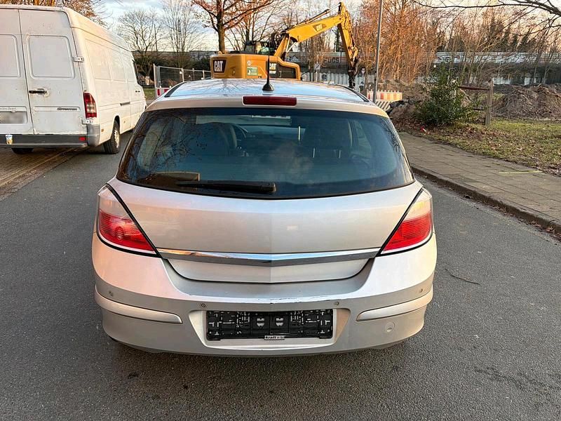 Gebraucht Opel Astra 150 PS (110 kW) 2005 Silber Limousine
