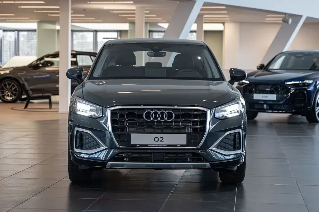 Neu Audi Q2 Advanced Plus 150 PS (110 kW) 2026 Grau SUV