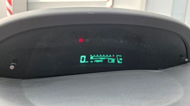 Gebraucht Toyota Yaris Sol 87 PS (63 kW) 2006 Silber Limousine