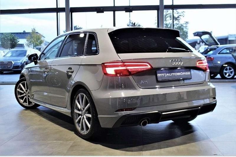 Gebraucht Audi A3 Sport 116 PS (85 kW) 2019 Grau Limousine
