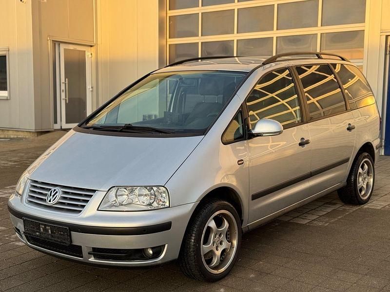 Silber Gebraucht 2009 VW Sharan Van / Kleinbus | 3.990 € (Guter Preis) - Bild 1/4