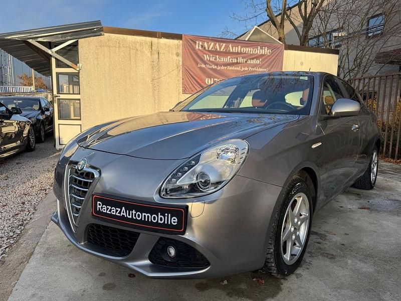 Grau Gebraucht 2010 Alfa Romeo Giulietta Turismo Limousine | 6.300 € (Fairer Preis) - Bild 1/4