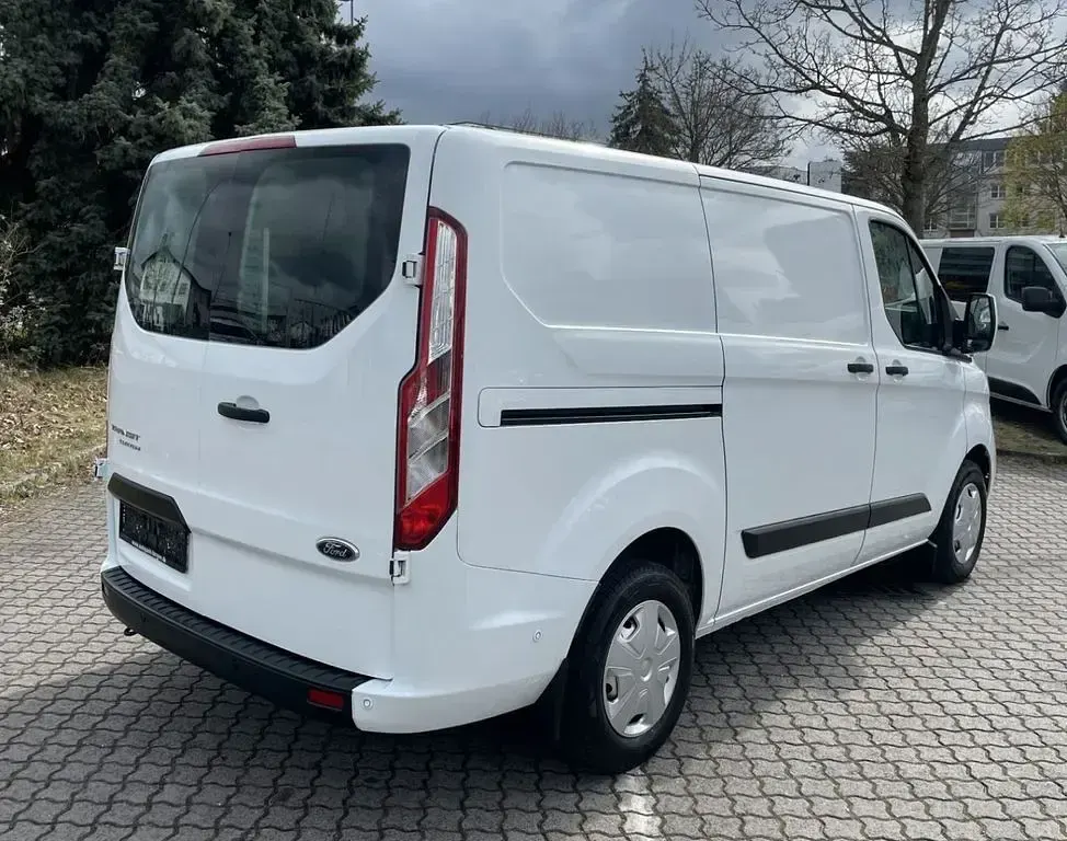 Gebraucht Ford 300 105 PS (77 kW) 2021 Weiß Van / Kleinbus