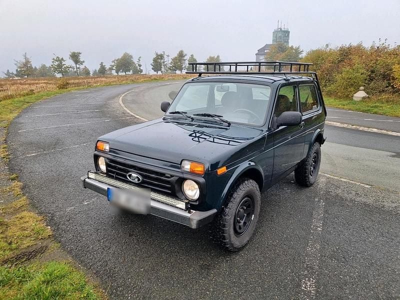 Grün Gebraucht 2018 Lada niva SUV | 10.250 € (Fairer Preis) - Bild 1/4