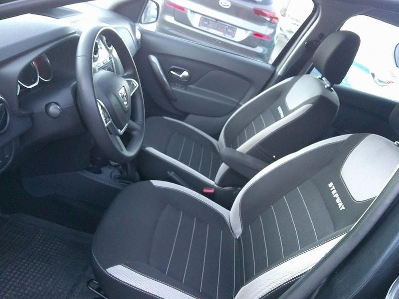 Używany Dacia Logan MCV Stepway 90 KM (66 kW) 2019 Szary Kombi