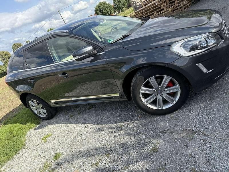 Gebraucht 2016 Volvo XC60 Momentum SUV | 15.499 € (Fairer Preis) - Bild 1/4