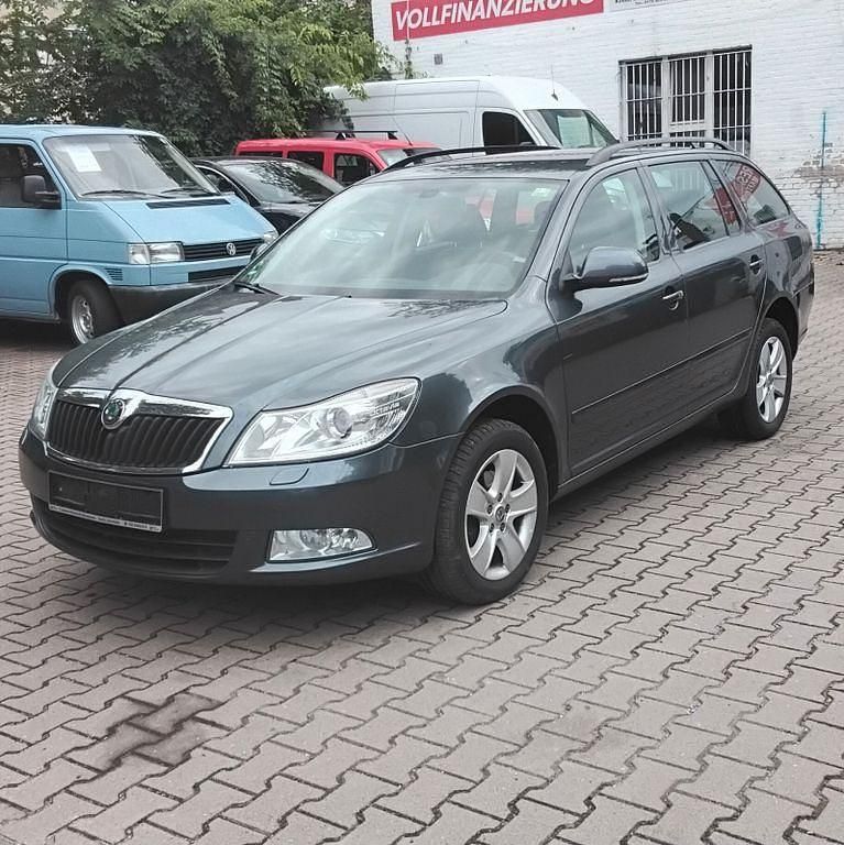 Grau Gebraucht 2010 Skoda Octavia Elegance Kombi | 5.500 € (Guter Preis) - Bild 1/4