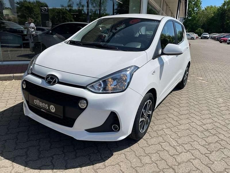 Gebraucht Hyundai i10 67 PS (49 kW) 2017 Polar white Kleinwagen