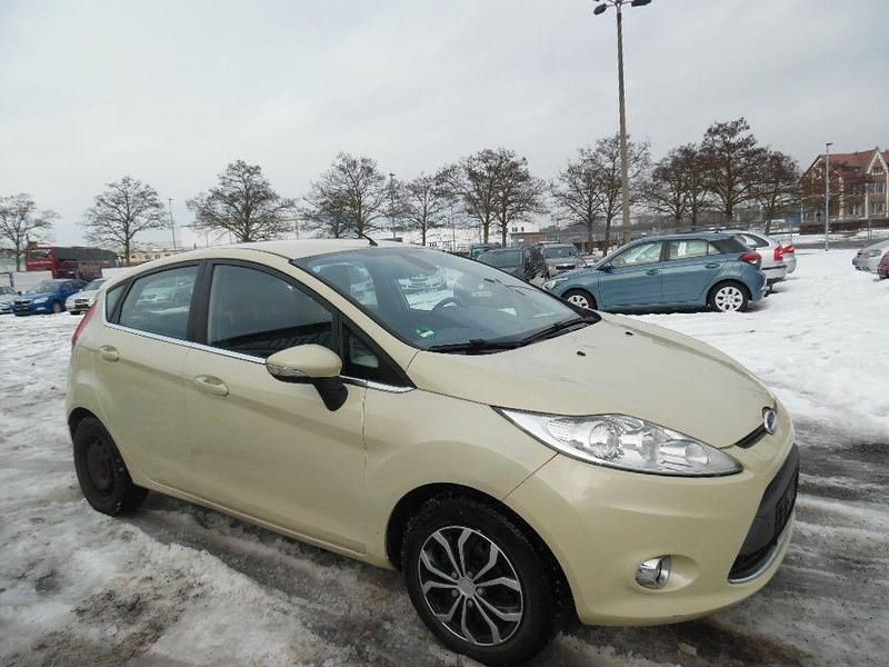 Gebraucht Ford Fiesta Titanium 90 PS (66 kW) 2009 Gelb Kleinwagen