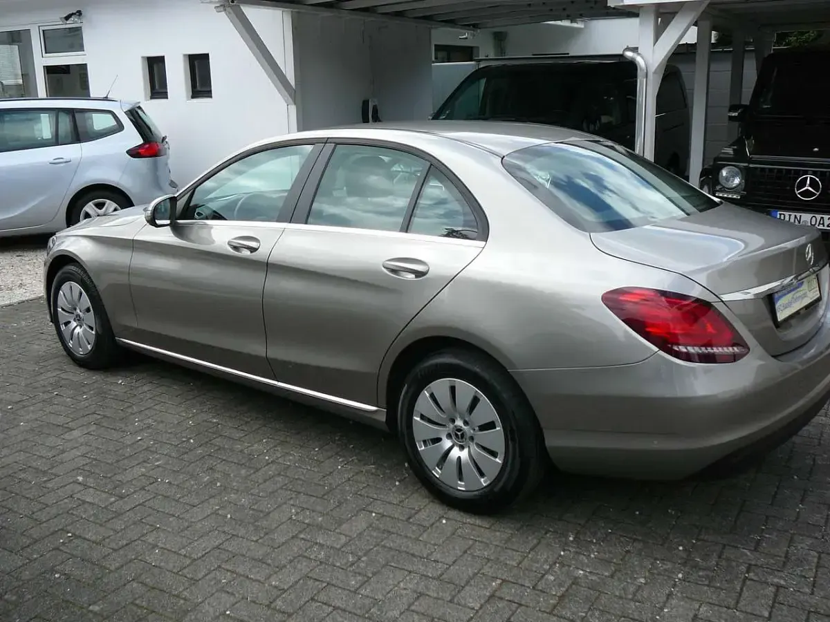 Gebraucht Mercedes C160 129 PS (94 kW) 2019 Mojavesilber metalliclack Limousine