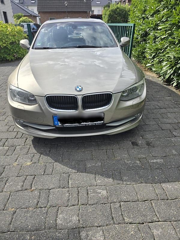 Beige Gebraucht 2010 BMW 320 Cabriolet Cabrio | 8.500 € - Bild 1/4