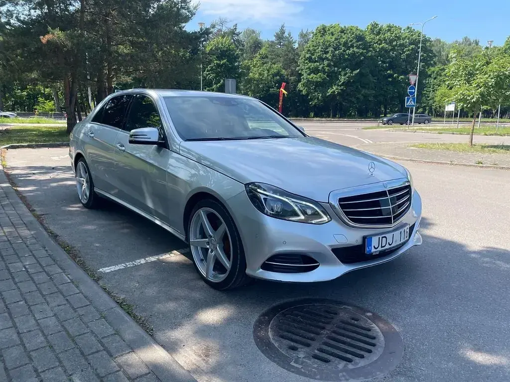 Gebraucht Mercedes E250 Elegance 204 PS (150 kW) 2013 Silber Limousine