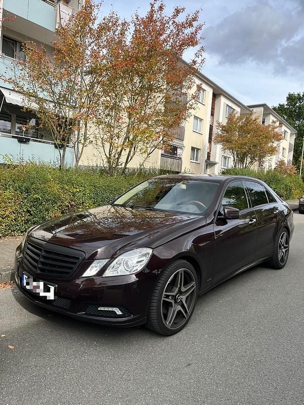 Gebraucht Mercedes E350 292 PS (214 kW) 2009 Braun Limousine