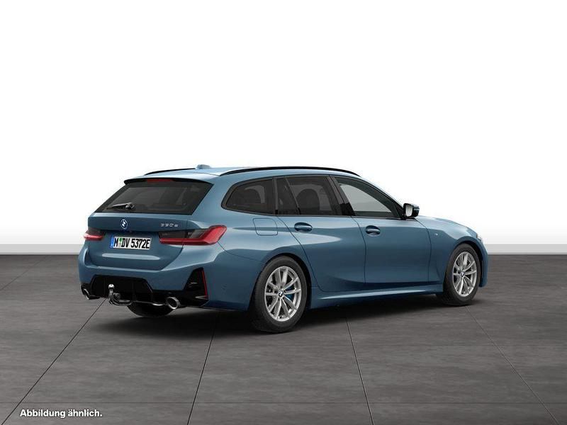 Gebraucht BMW 330e Comfort Edition 292 PS (214 kW) 2025 Arctic race blue metallic Kombi