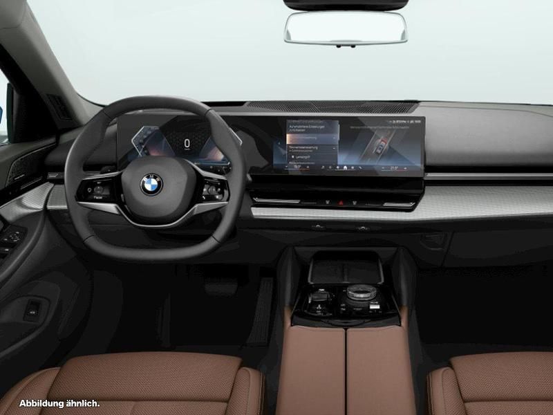 Gebraucht BMW 520 197 PS (144 kW) 2024 Blau Kombi