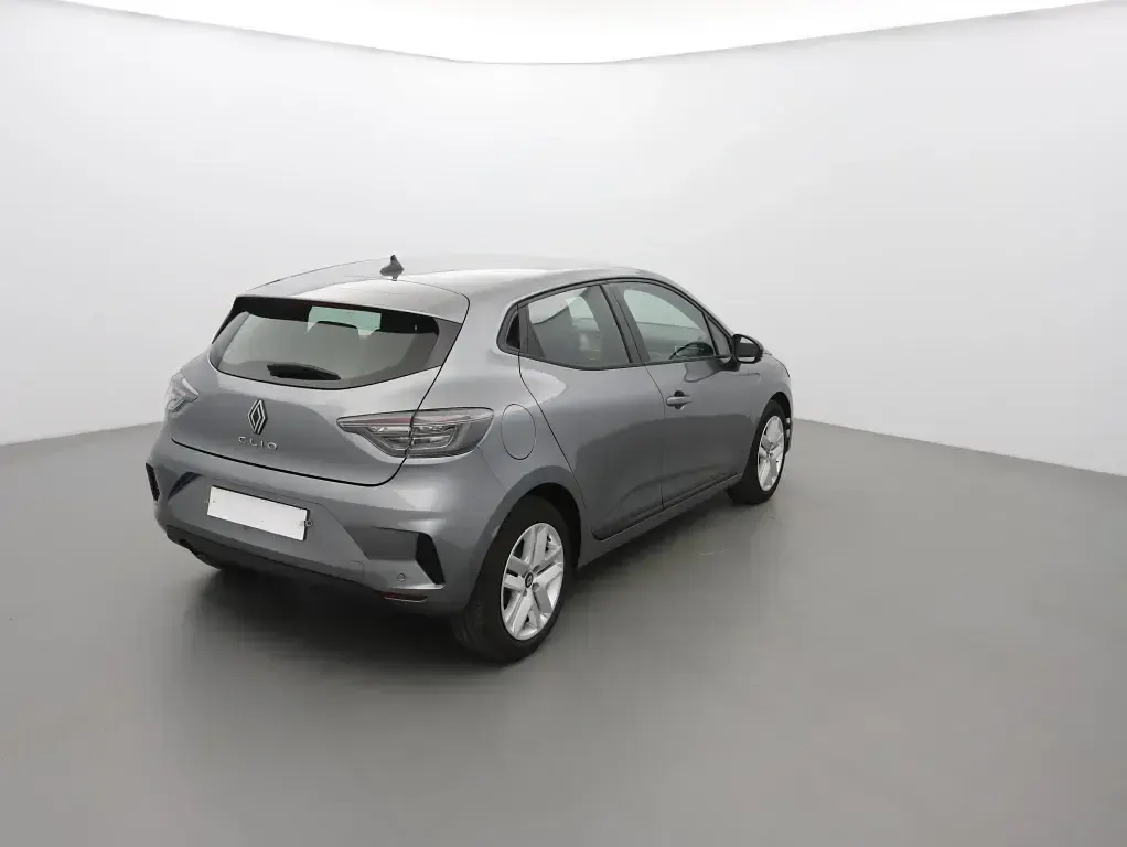 Używany Renault Clio V Evolution 102 KM (75 kW) 2025 Szary Sedan/Limuzyna
