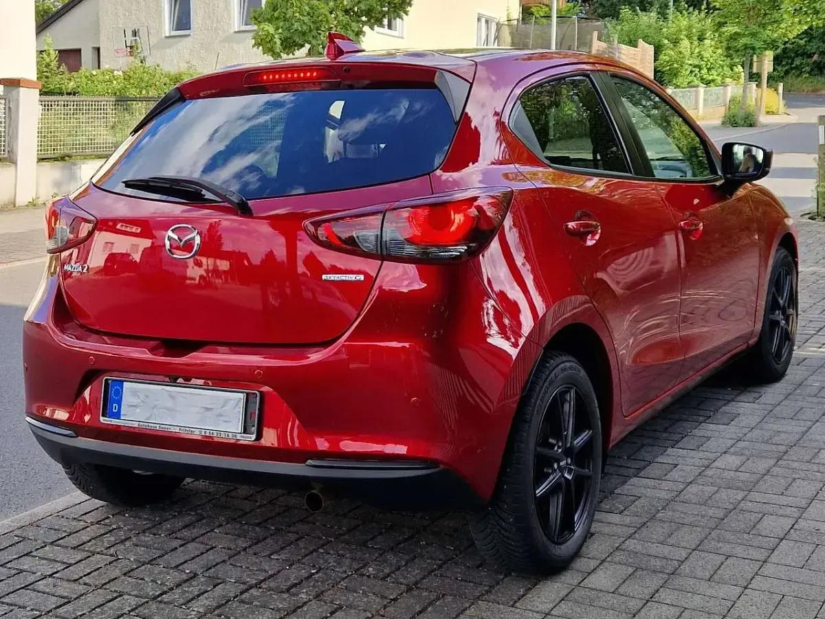 Gebraucht Mazda 2 90 PS (66 kW) 2020 Rot Limousine