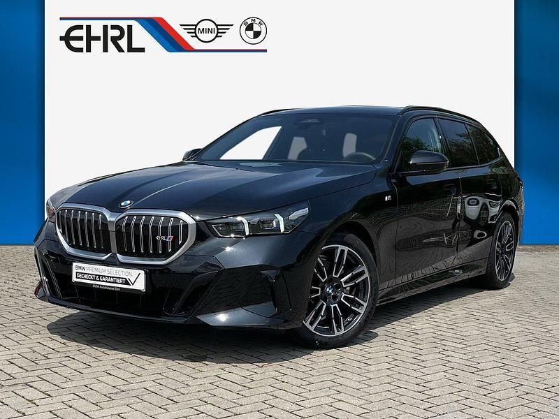Schwarz Gebraucht 2024 BMW 520 M Sport | 54.500 € (Guter Preis) - Bild 1/4
