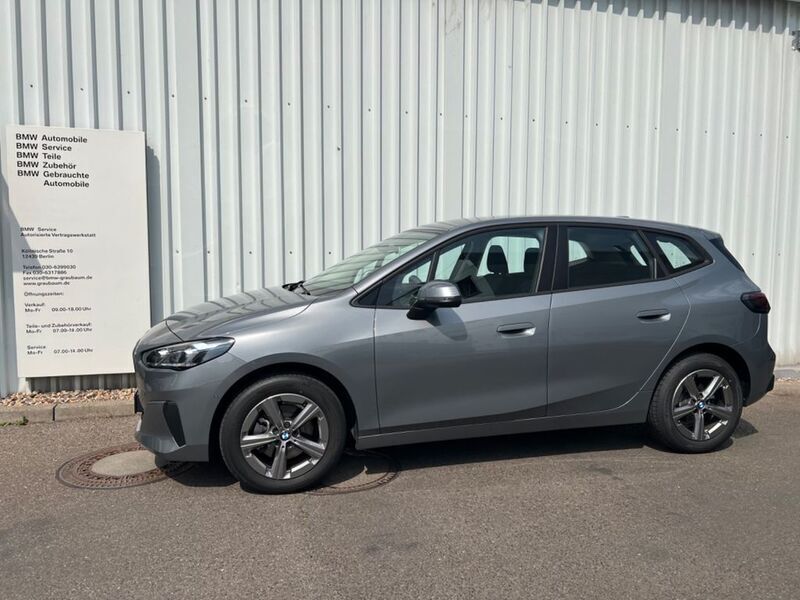Grau Gebraucht 2024 BMW 218 Kombi | 33.900 € (Teuer) - Bild 1/4