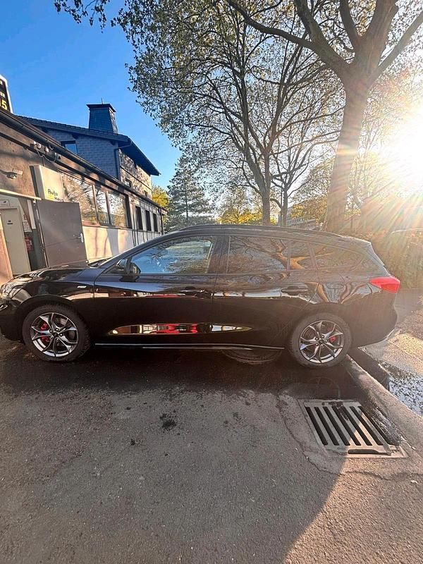 Usata Ford Focus ST-Line 125 CV (91 kW) 2021 Nero Station wagon