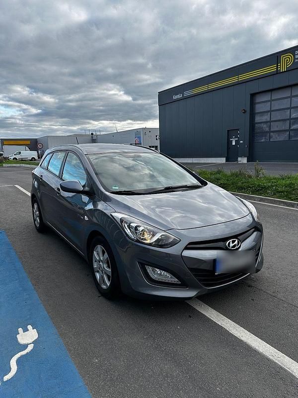 Gebraucht Hyundai i30 Trend 110 PS (80 kW) 2014 Grau Kombi