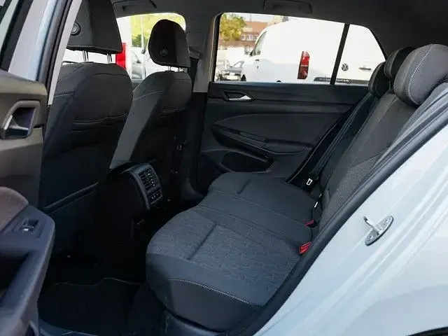 Gebraucht VW Golf VIII R 116 PS (85 kW) 2025 Crystal ice blue metallic Limousine