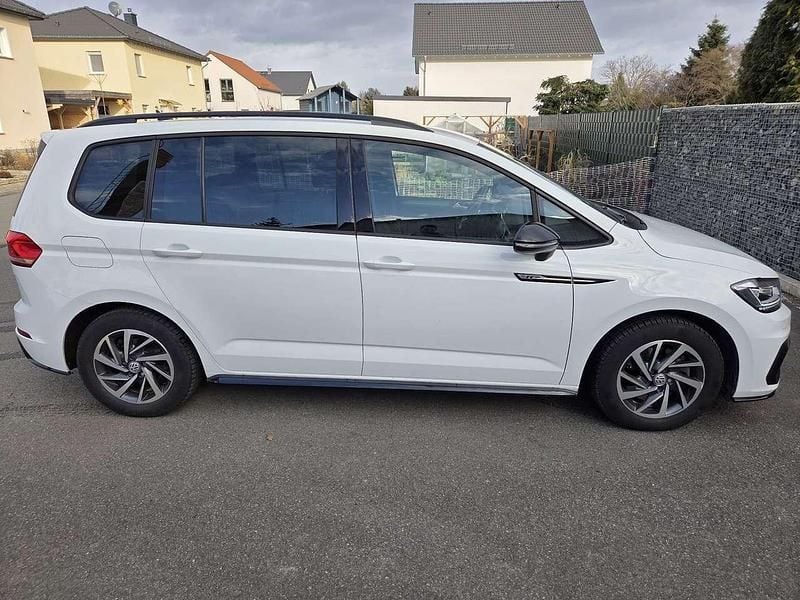 Gebraucht VW Touran Highline 150 PS (110 kW) 2024 Weiß Van / Kleinbus