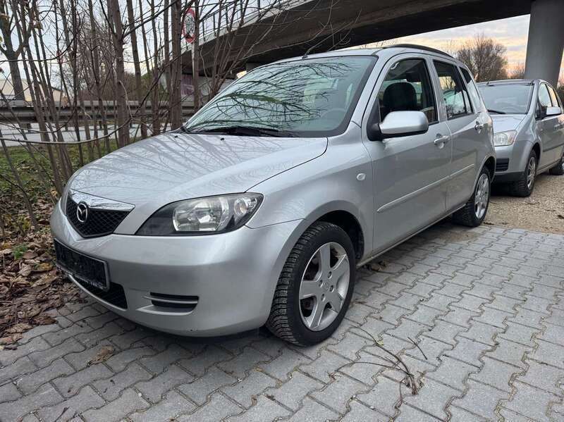 Moondust silver Gebraucht 2004 Mazda 2 Active Van / Kleinbus | 1.790 € (Fairer Preis) - Bild 1/3