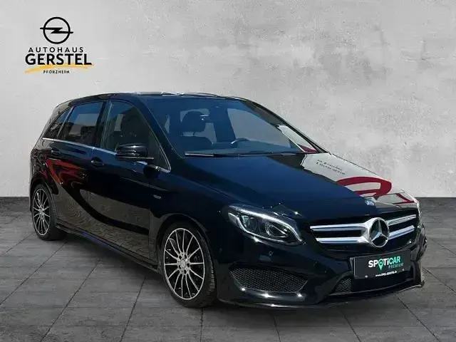 Gebraucht Mercedes B180 AMG line 122 PS (89 kW) 2017 Schwarz Kleinwagen