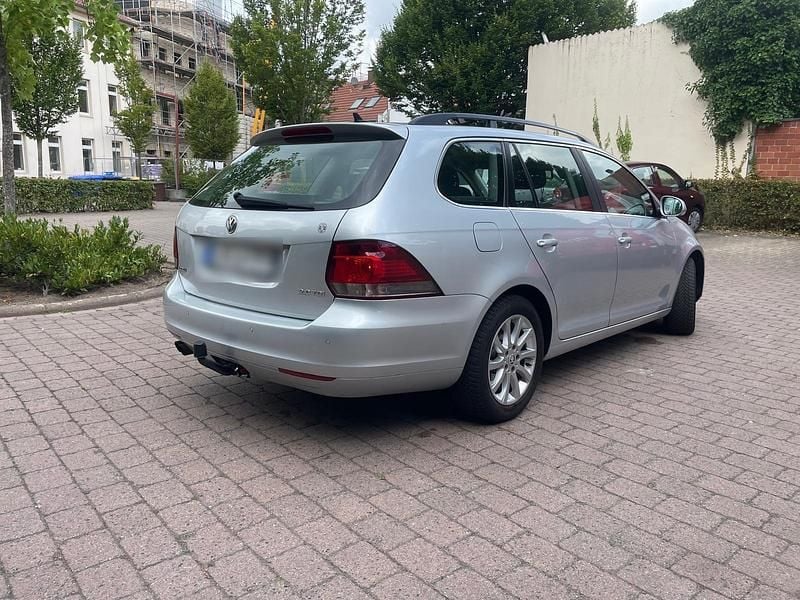 Silber Gebraucht 2012 VW Golf VI Kombi | 4.100 € (Guter Preis) - Bild 1/4