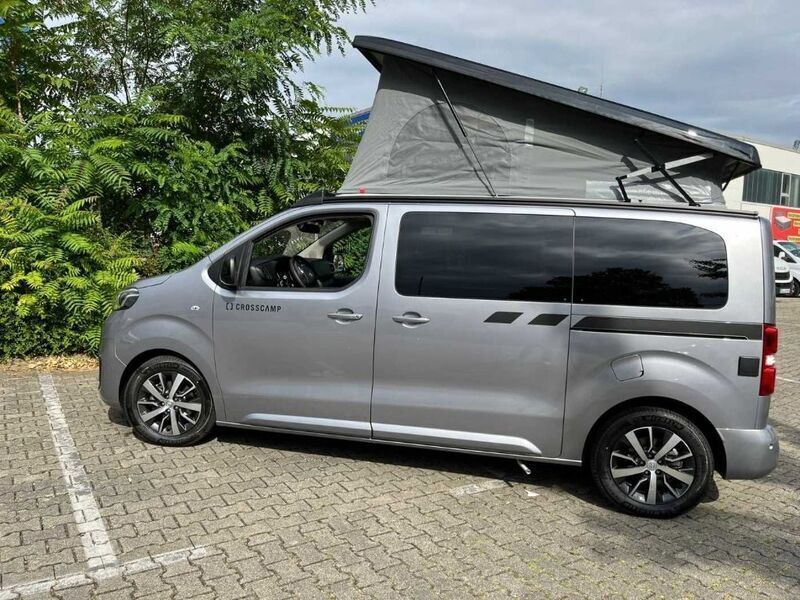 Gebraucht Toyota Proace 177 PS (130 kW) 2024 Silber Van / Kleinbus
