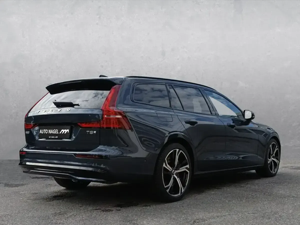 Gebraucht Volvo V60 Plus 455 PS (334 kW) 2025 Blau Kombi