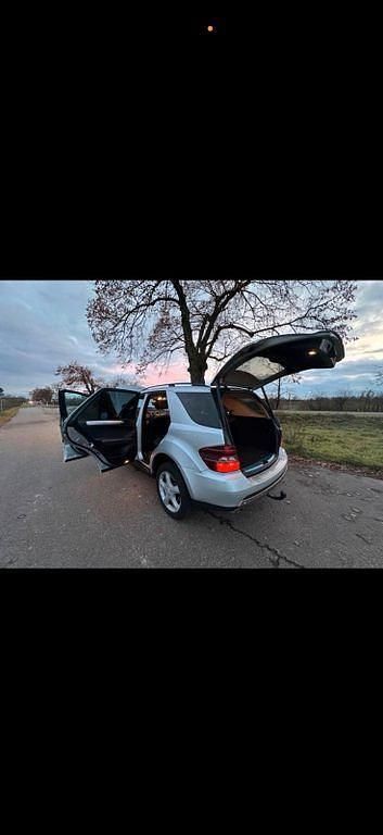 Gebraucht Mercedes ML320 224 PS (164 kW) 2006 Grau SUV