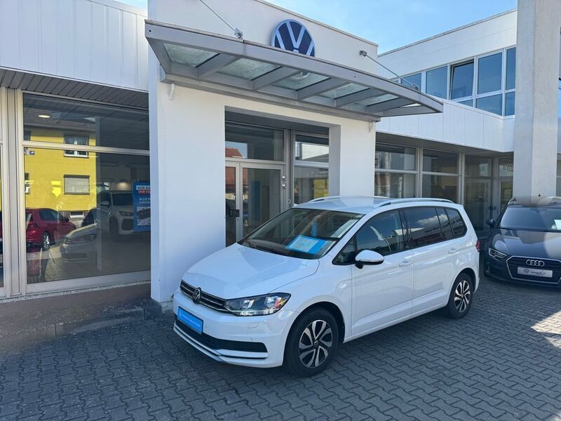 Gebraucht VW Touran Active 150 PS (110 kW) 2021 Weiß Van / Kleinbus