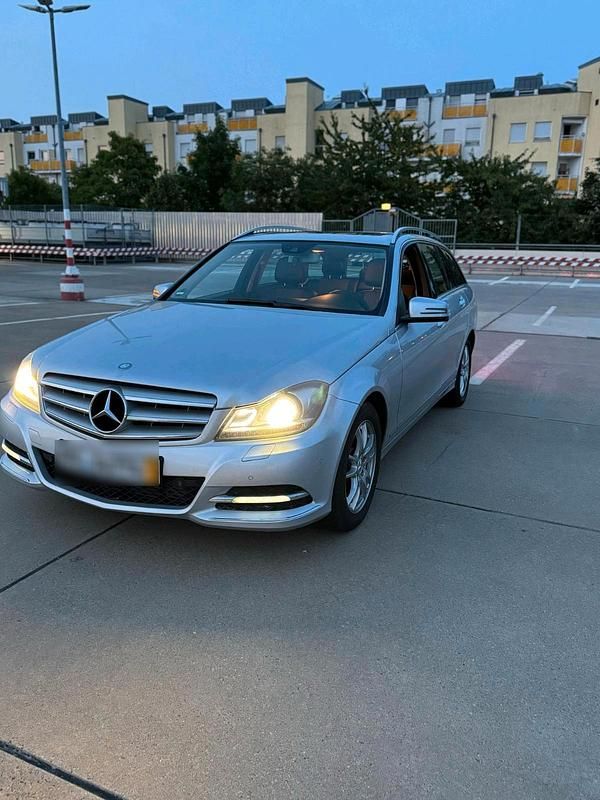 Gebraucht Mercedes C220 173 PS (127 kW) 2012 Grau Kombi