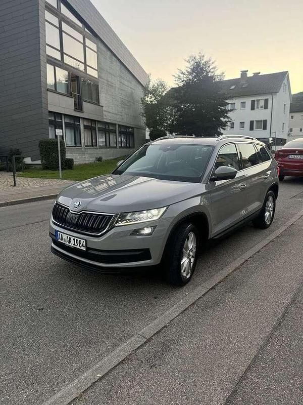 Grau Gebraucht 2019 Skoda Kodiaq Style SUV | 20.200 € (Guter Preis) - Bild 1/4