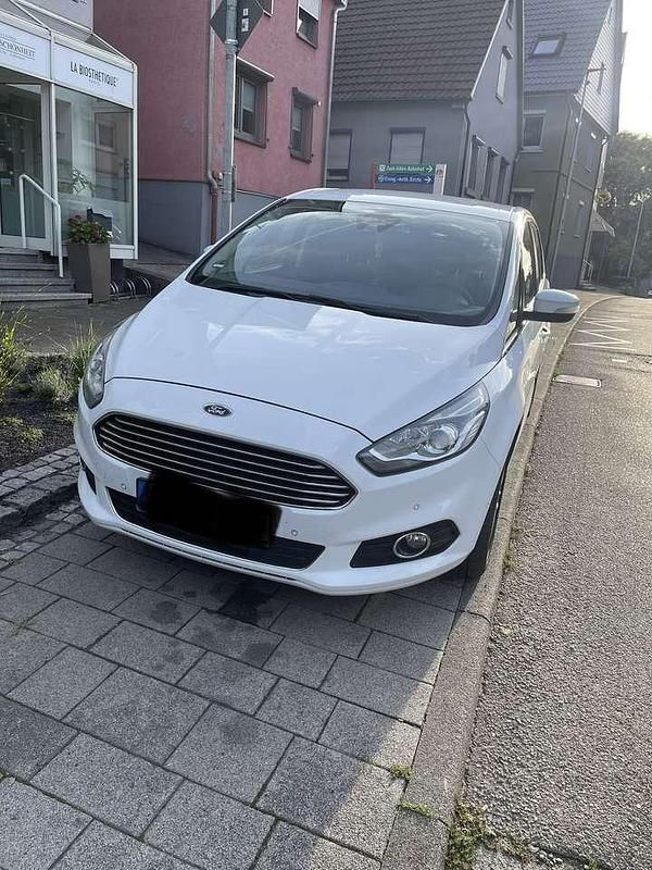 Weiß Gebraucht 2016 Ford S-MAX Titanium Van / Kleinbus | 12.500 € (Fairer Preis) - Bild 1/4