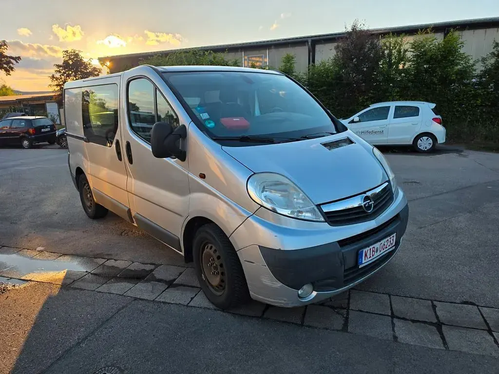 Używany Opel Vivaro 145 KM (106 kW) 2008 Srebrny Minivan