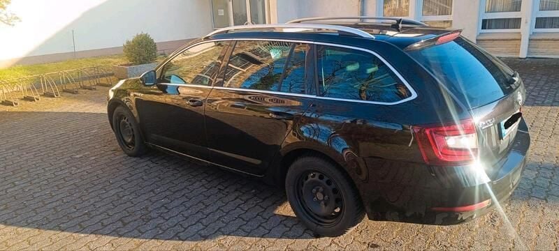 Schwarz Gebraucht 2017 Skoda Octavia Style Kombi | 16.000 € (Fairer Preis) - Bild 1/4