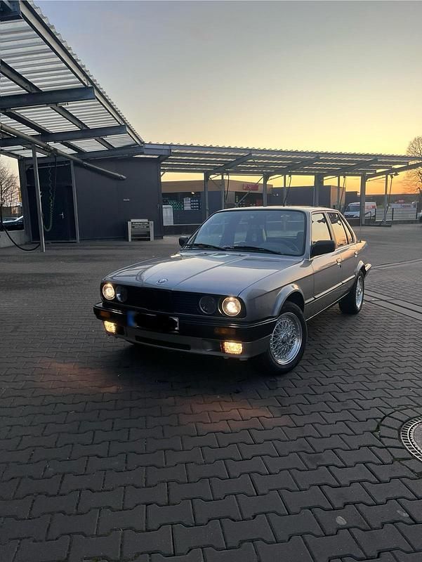 Gebraucht BMW 316 100 PS (73 kW) 1988 Silber Limousine