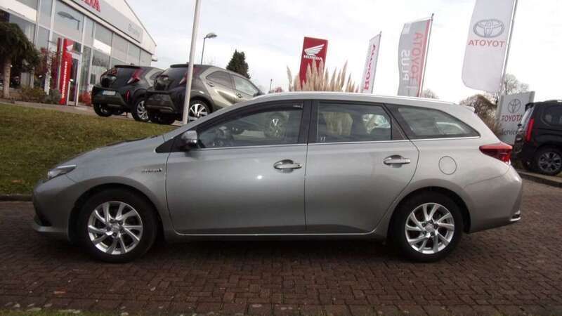 Grau Gebraucht 2017 Toyota Auris Hybrid Kombi | 15.300 € (Fairer Preis) - Bild 1/4