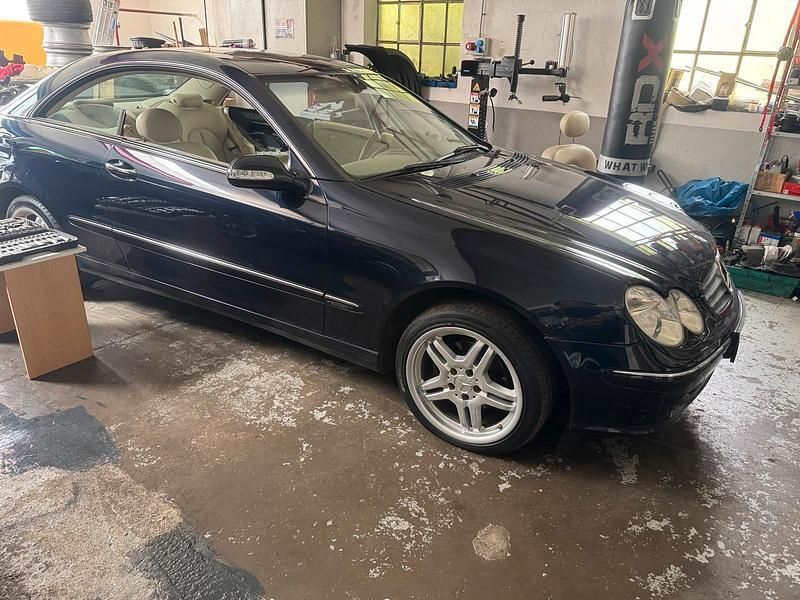 Blau Gebraucht 2003 Mercedes CLK200 Coupé | 4.500 € - Bild 1/4