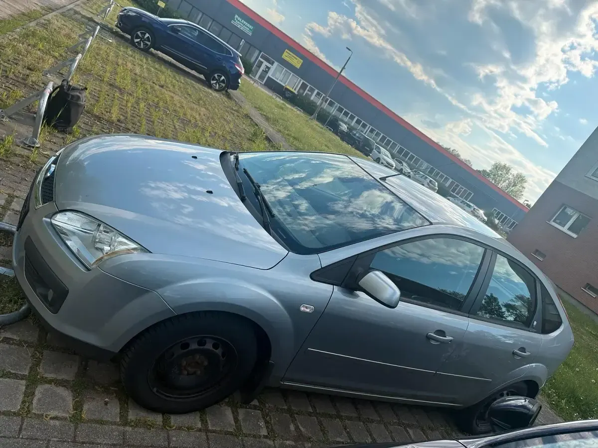 Gebraucht Ford Focus 101 PS (74 kW) 2005 Grau Limousine
