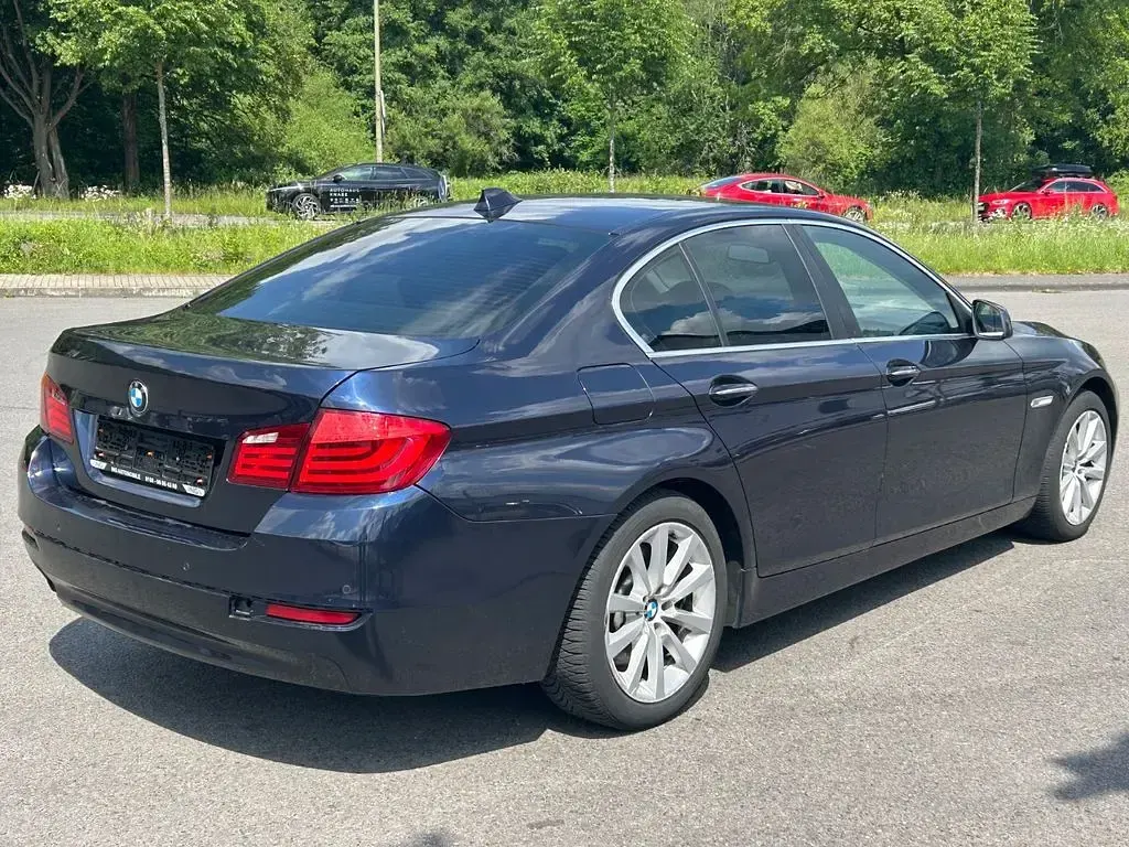 Gebraucht BMW 530 258 PS (189 kW) 2012 Blau Limousine