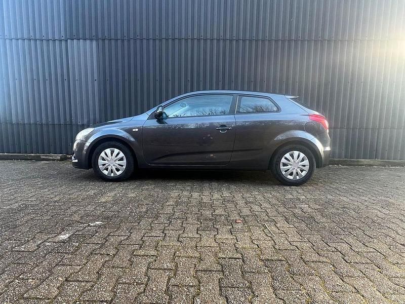 Gebraucht Kia ProCeed 126 PS (92 kW) 2008 Grau Limousine