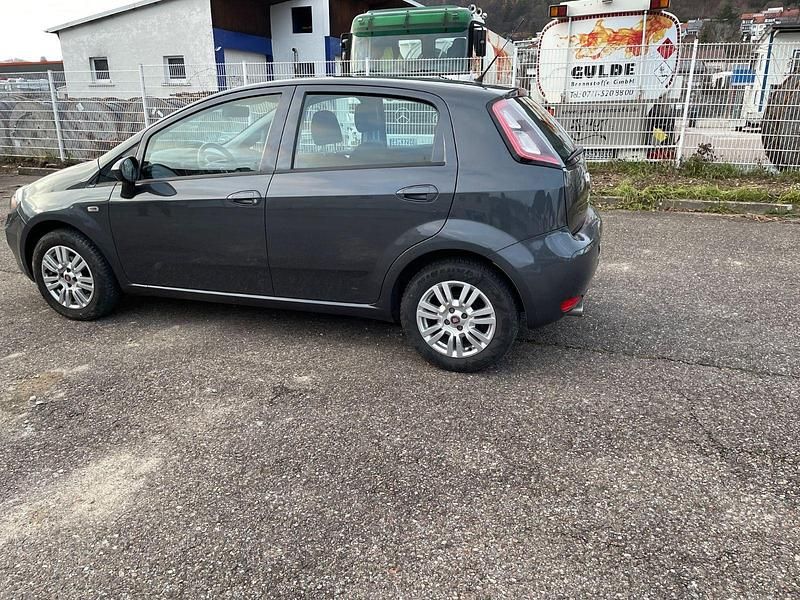 Gebraucht Fiat Punto Pop 69 PS (50 kW) 2015 Grau Kleinwagen