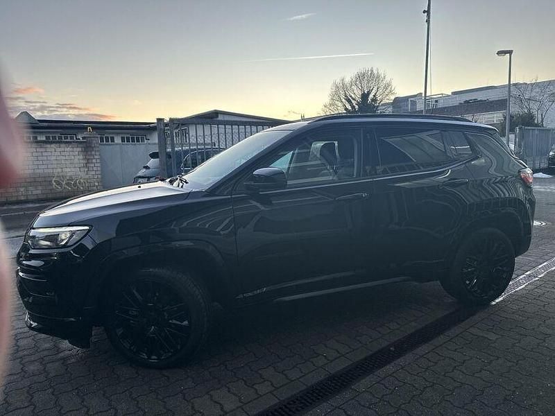Gebraucht Jeep Compass Altitude 131 PS (96 kW) 2023 Solid black SUV