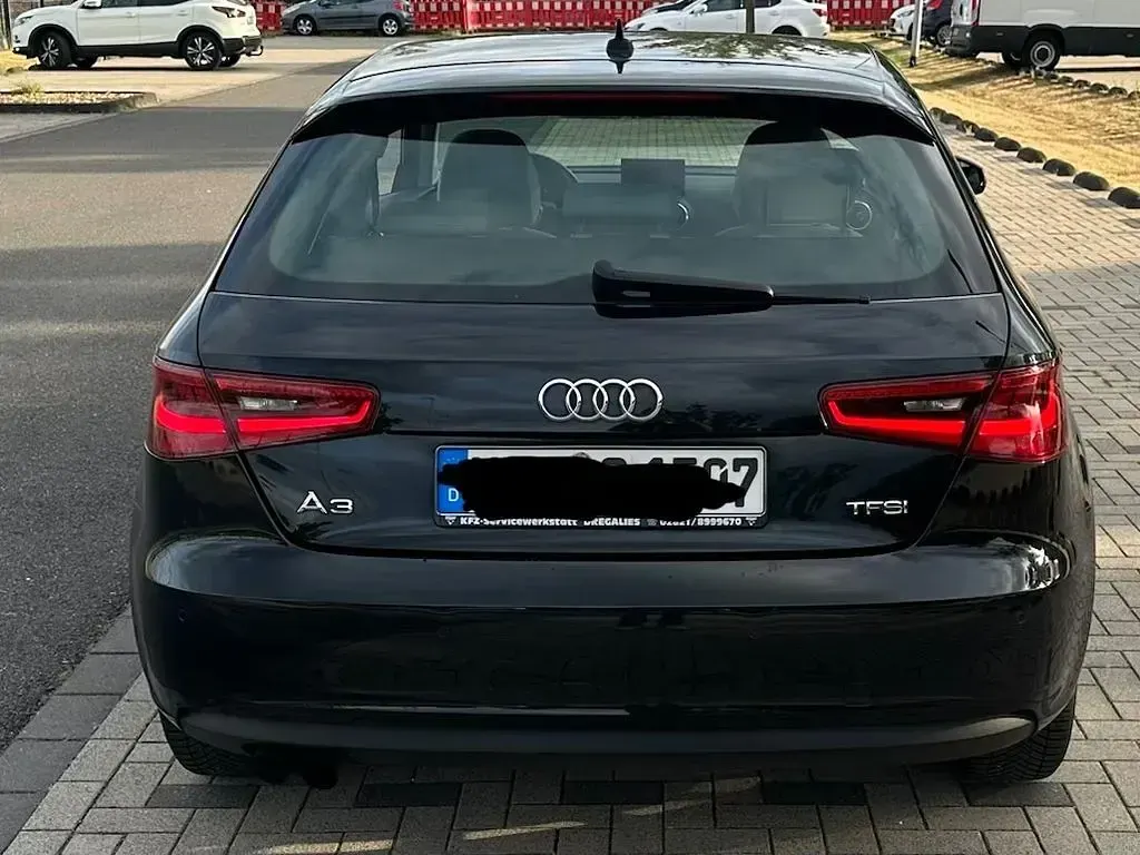 Gebraucht Audi A3 Ambiente 122 PS (89 kW) 2012 Schwarz Kleinwagen
