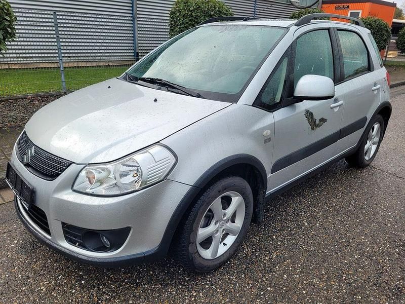 Silber Gebraucht 2009 Suzuki SX4 Comfort SUV | 5.998 € (Fairer Preis) - Bild 1/4