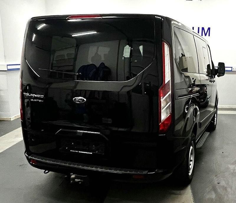 Gebraucht Ford Tourneo 150 PS (110 kW) 2023 Schwarz Van / Kleinbus